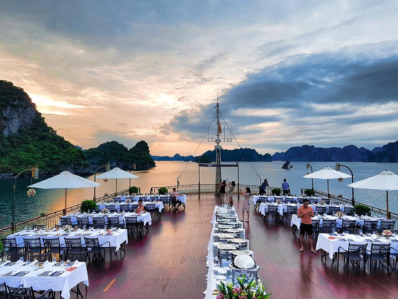 Halong Bay destination wedding